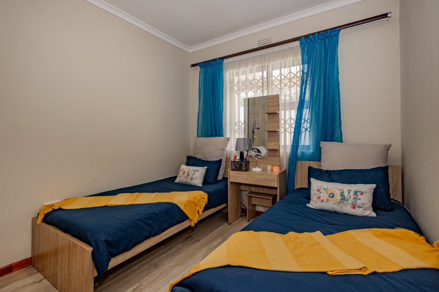 6 Bedroom Property for Sale in Sanddrift Western Cape